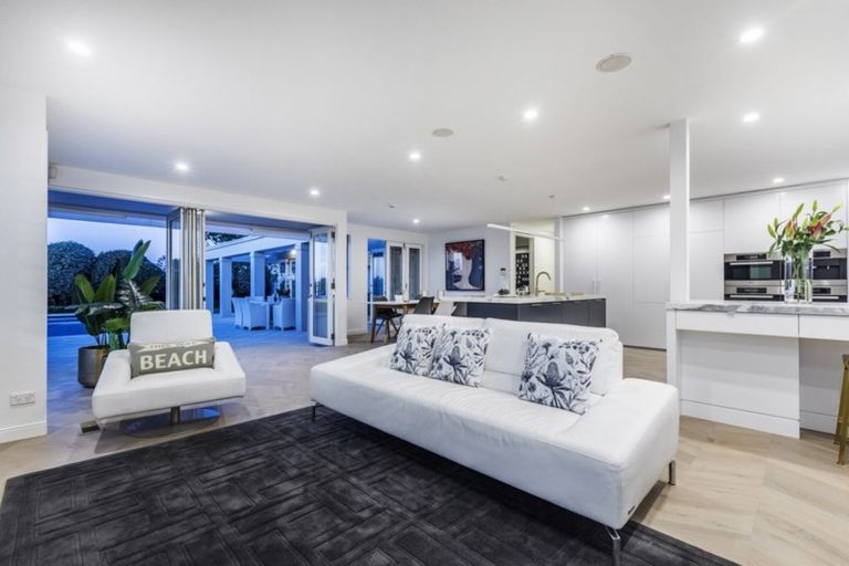 Photo of property in 286 Hurstmere Road, Takapuna, Auckland, 0622