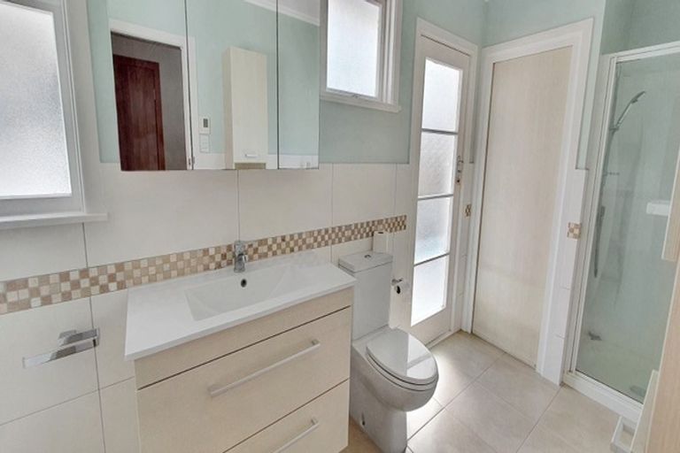 Photo of property in 35 Hartley Terrace, Massey, Auckland, 0614