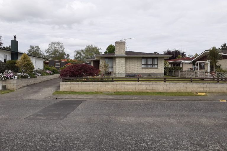 Photo of property in 3 Limbrick Street, Waipawa, 4210