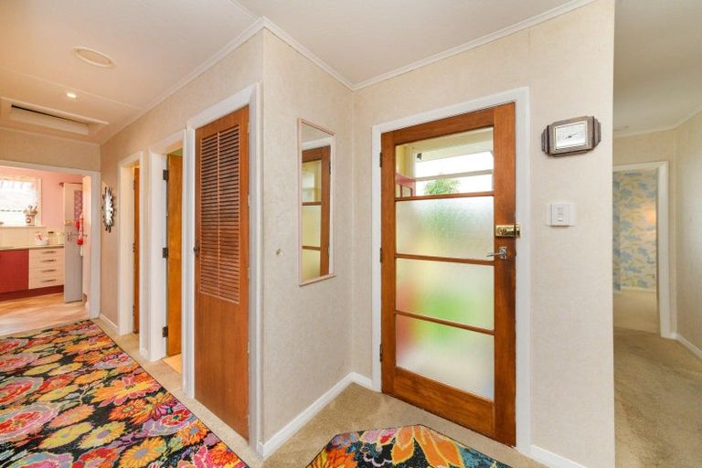 Photo of property in 7 Exeter Crescent, Takaro, Palmerston North, 4412