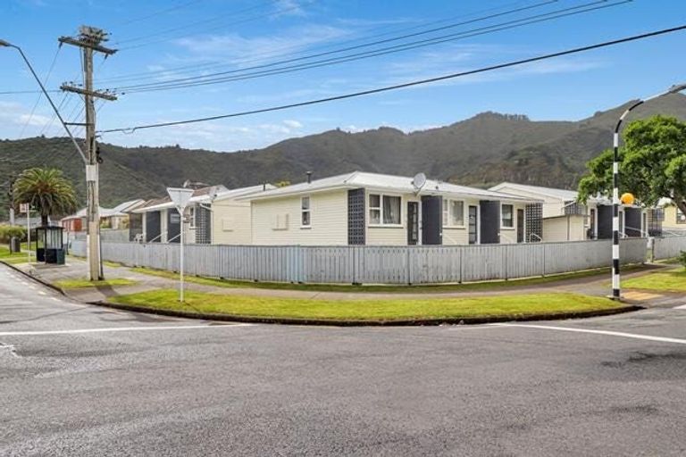 Photo of property in 1/136-138 Waddington Drive, Naenae, Lower Hutt, 5011