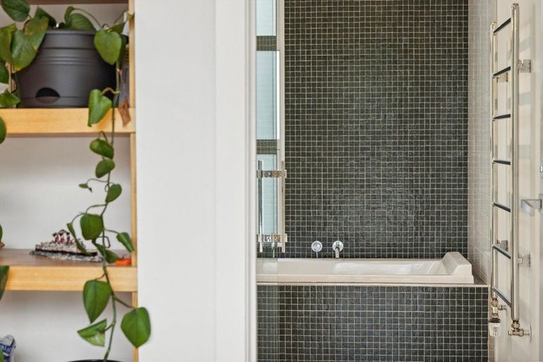 Photo of property in 10 Bridgewater Terrace, Albert Town, Wanaka, 9305