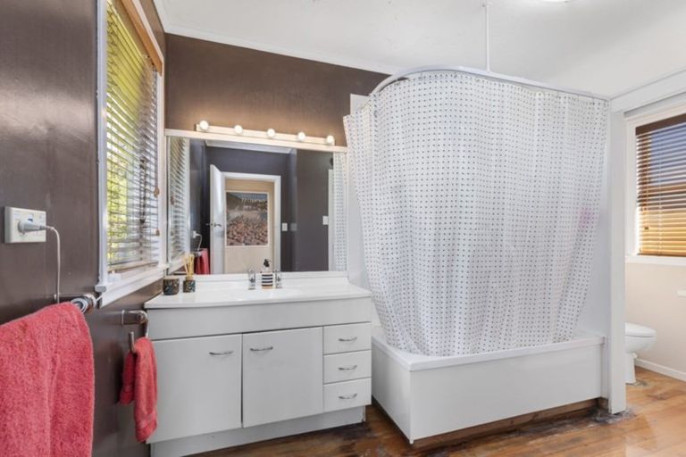 Photo of property in 13 Stratton Street, Normandale, Lower Hutt, 5010