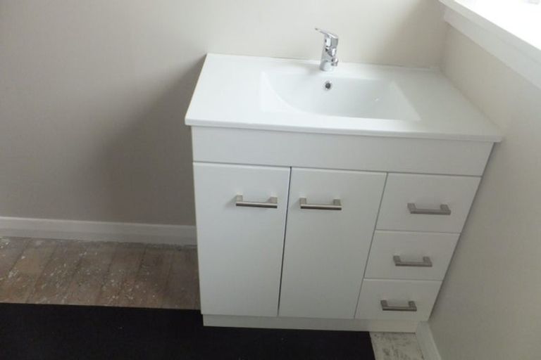 Photo of property in 126 Middlepark Road, Sockburn, Christchurch, 8042