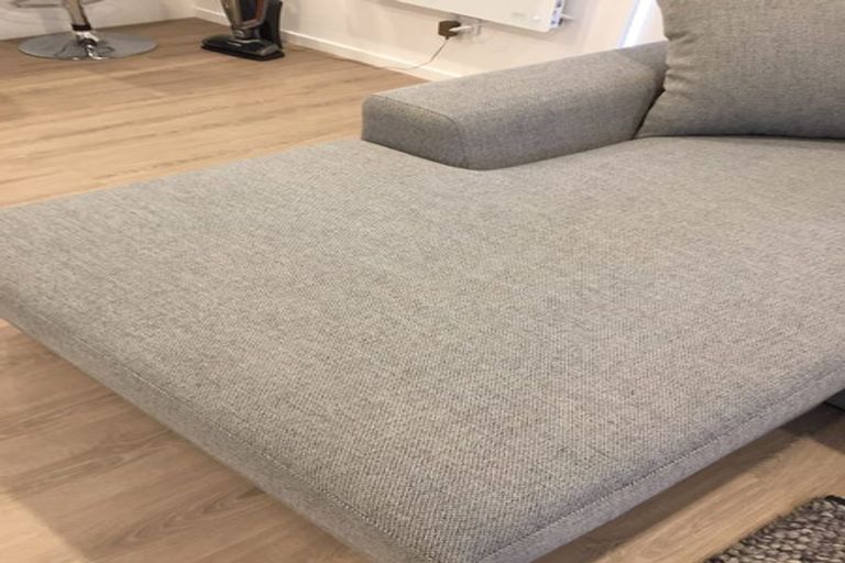 Photo of property in 1/60 Hepburn Road, Glendene, Auckland, 0602