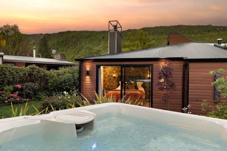 Photo of property in 18 Centennial Avenue, Arrowtown, 9302