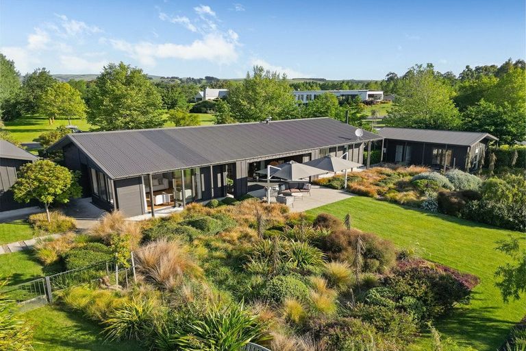 Photo of property in 7 Fairway Drive, Martinborough, 5711