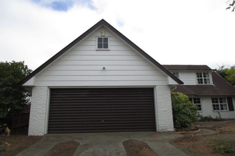 Photo of property in 10 Dunrobin Place, Avonhead, Christchurch, 8042