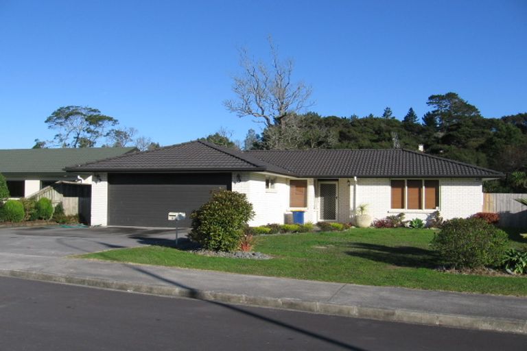 Photo of property in 9 Patsy O'hara Place, Swanson, Auckland, 0612