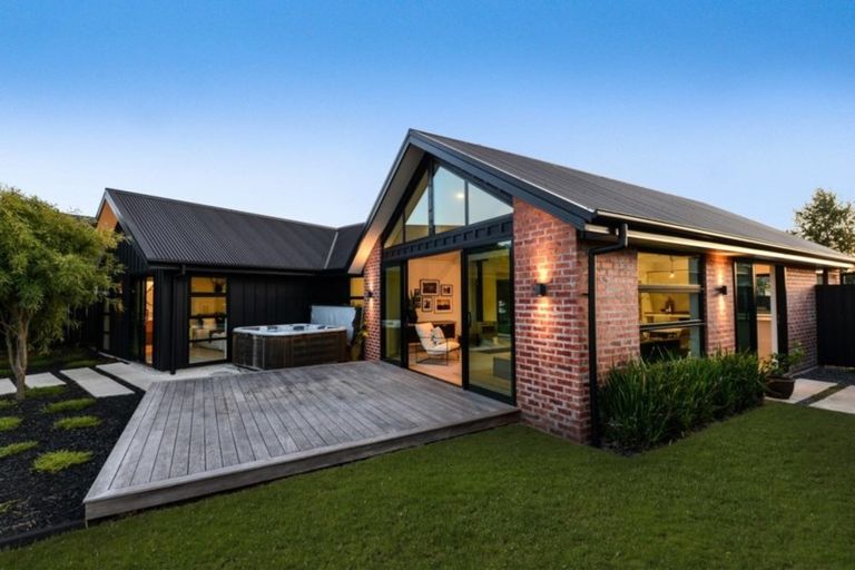 Photo of property in 14 Kentwood Place, Flagstaff, Hamilton, 3210