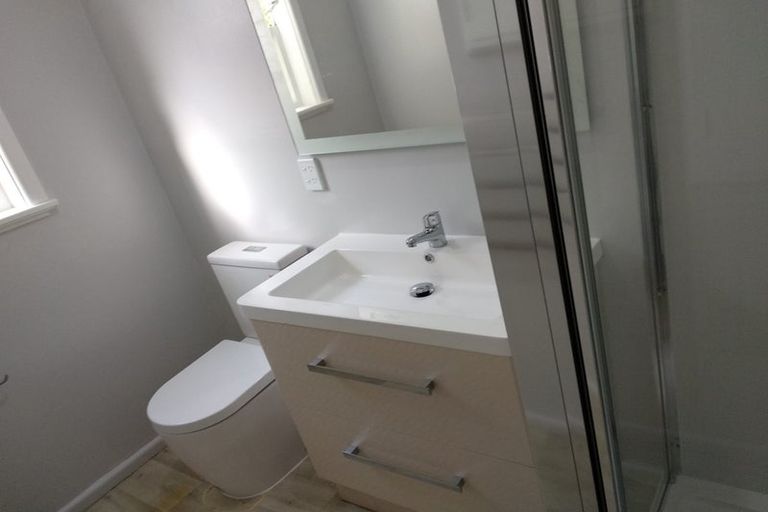 Photo of property in 88 Newlands Road, Newlands, Wellington, 6037