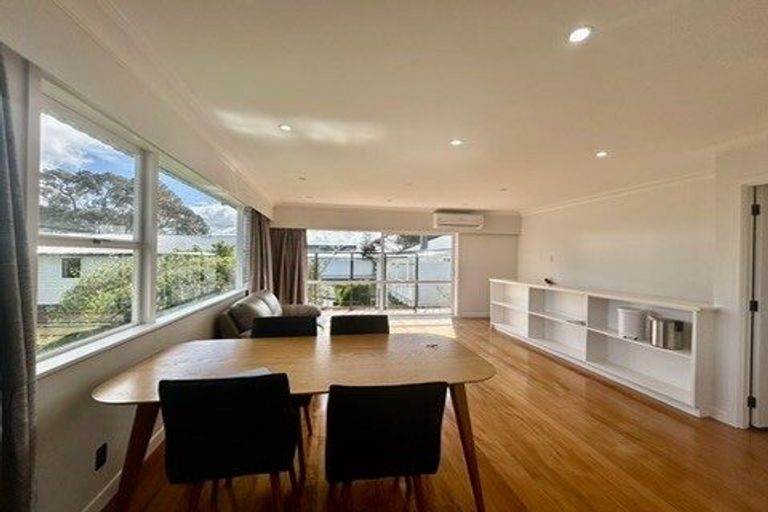 Photo of property in 1/5 Braemar Road, Castor Bay, Auckland, 0620