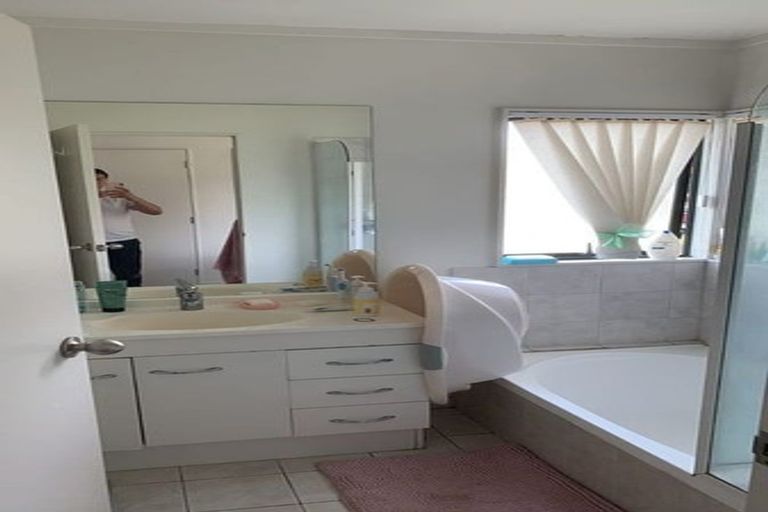 Photo of property in 1/112 Seaview Road, Glenfield, Auckland, 0629