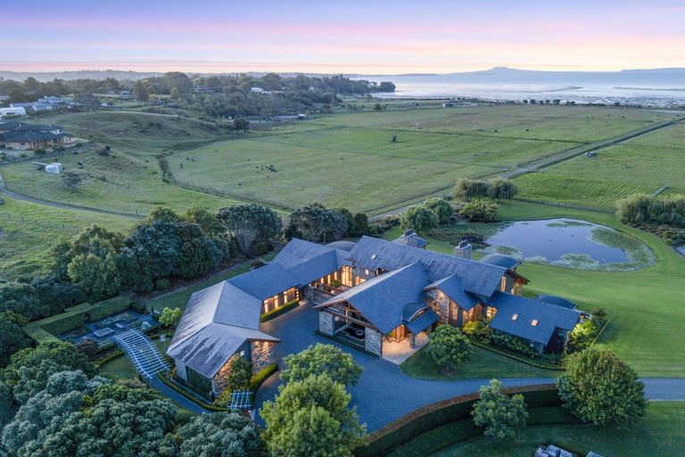 Photo of property in 42 Porterfield Road, Whitford, Howick, 2571