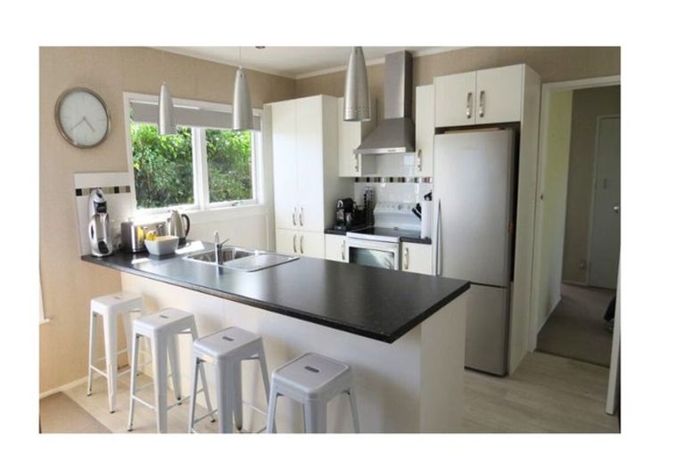 Photo of property in 1/51 Target Road, Totara Vale, Auckland, 0629