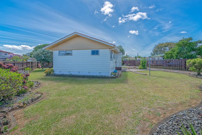 Photo of property in 14 Sunlands Drive, Manurewa, Auckland, 2102