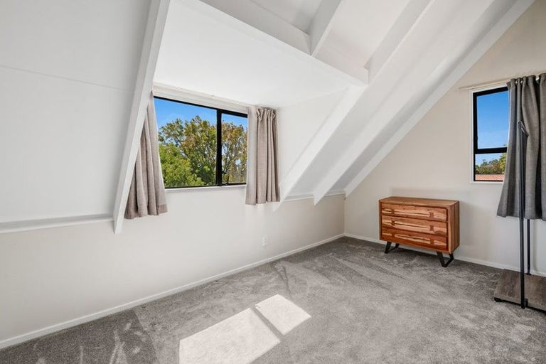 Photo of property in 14 Mallard Place, Unsworth Heights, Auckland, 0632
