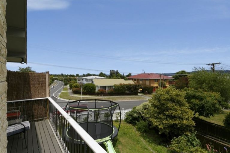 Photo of property in 18 Ingle Avenue, Waipahihi, Taupo, 3330