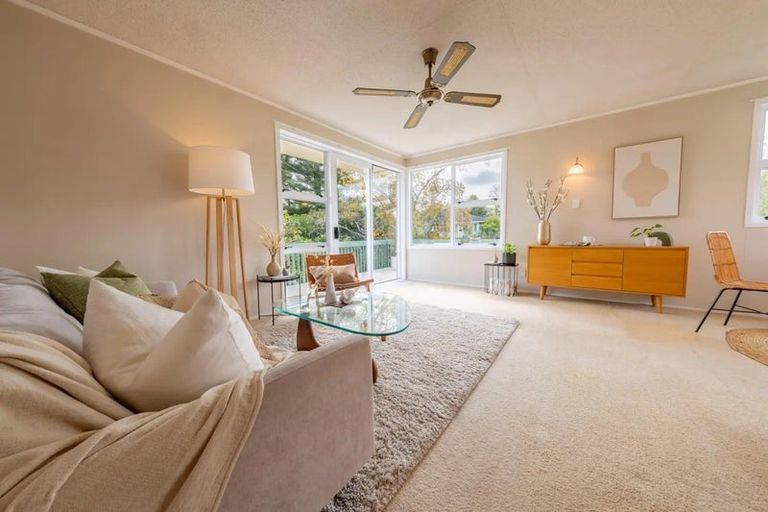 Photo of property in 18 Blakeborough Drive, Forrest Hill, Auckland, 0620