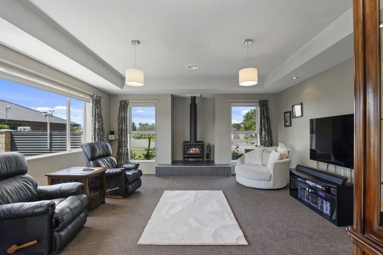 Photo of property in 10 Pemberton Drive, Darfield, 7510