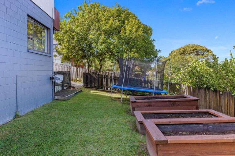 Photo of property in 8a Orewa Heights Crescent, Orewa, 0931