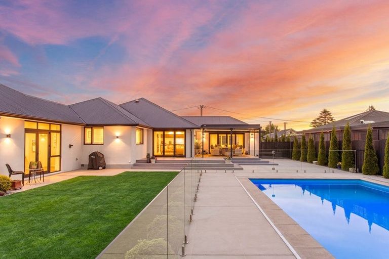 Photo of property in 10 Penhelig Place, Burnside, Christchurch, 8053