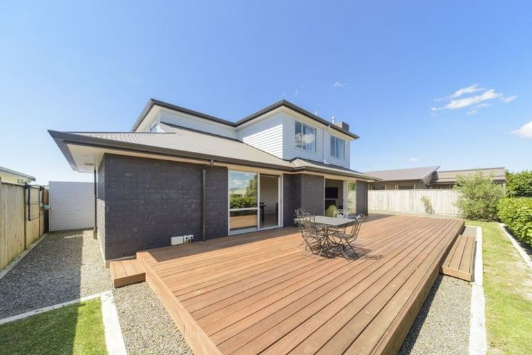 Photo of property in 140 Ruapehu Drive, Fitzherbert, Palmerston North, 4410