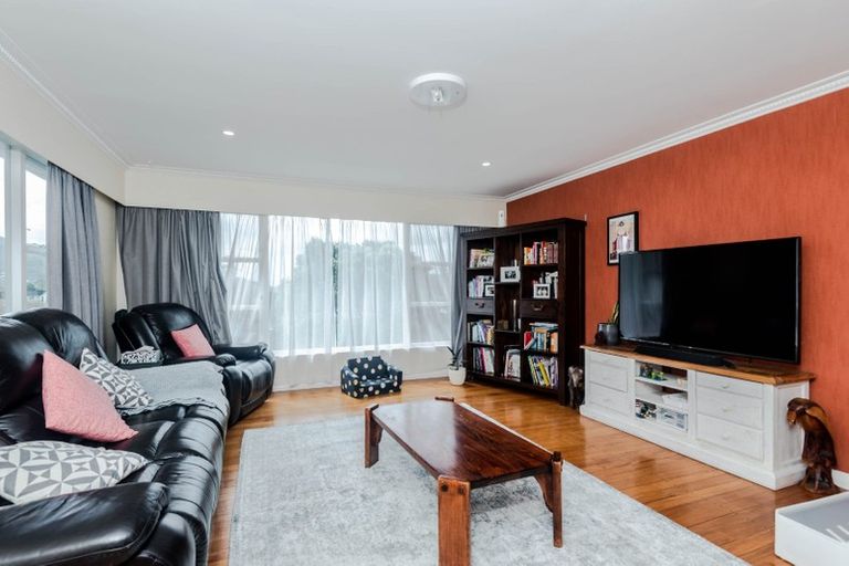 Photo of property in 41 Sunrise Boulevard, Tawa, Wellington, 5028