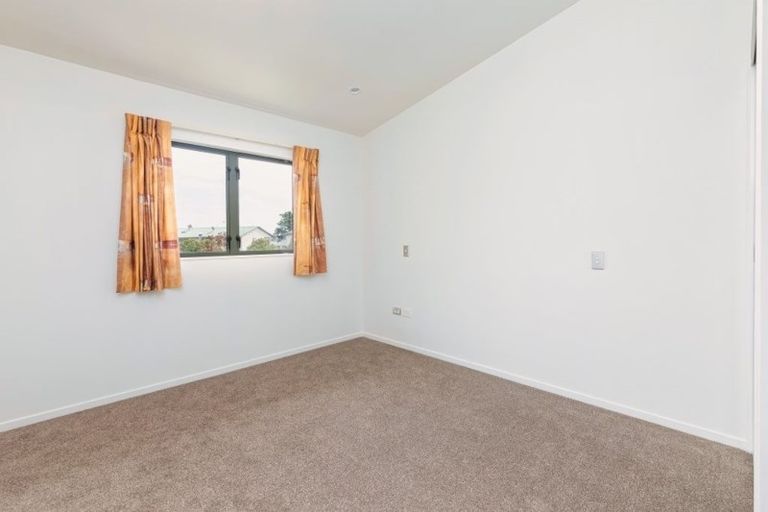 Photo of property in 76 Gunner Drive, Te Atatu Peninsula, Auckland, 0610