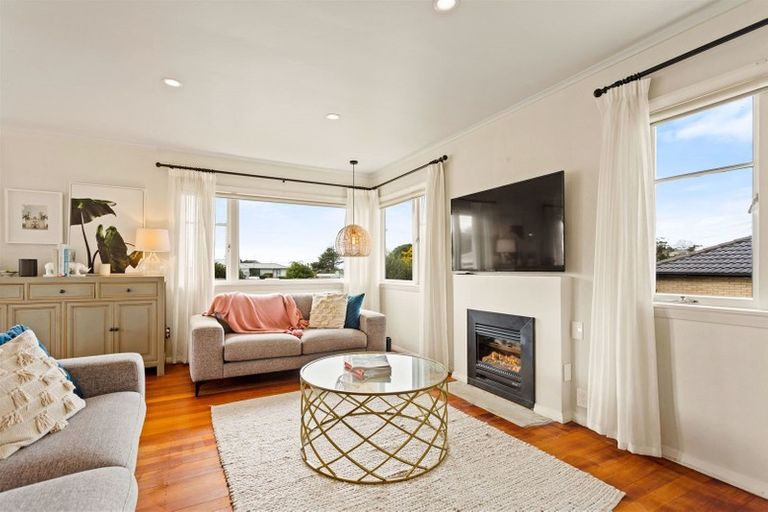 Photo of property in 84a Triangle Road, Massey, Auckland, 0614