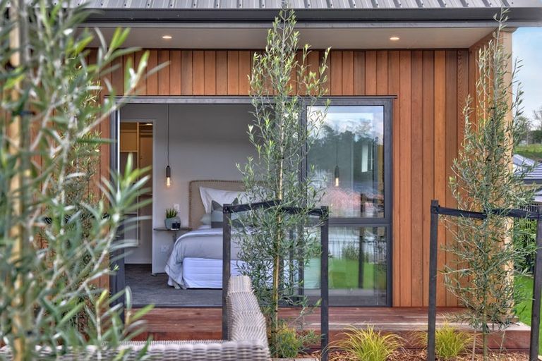 Photo of property in 38 Vinistra Road, Kumeu, 0810