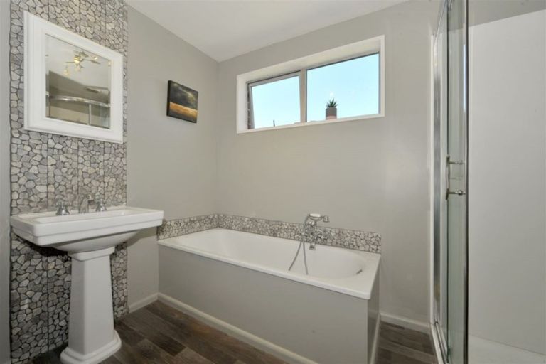 Photo of property in 28a Wyatt Place, Russley, Christchurch, 8042