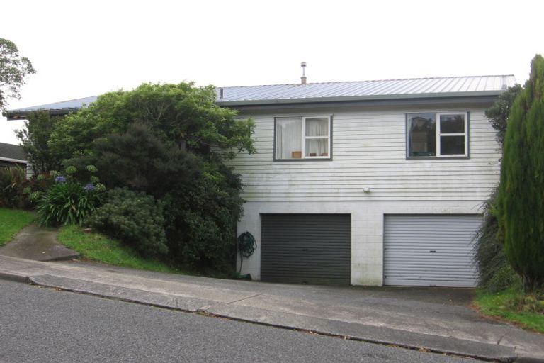 Photo of property in 67 Chapman Street, Newlands, Wellington, 6037