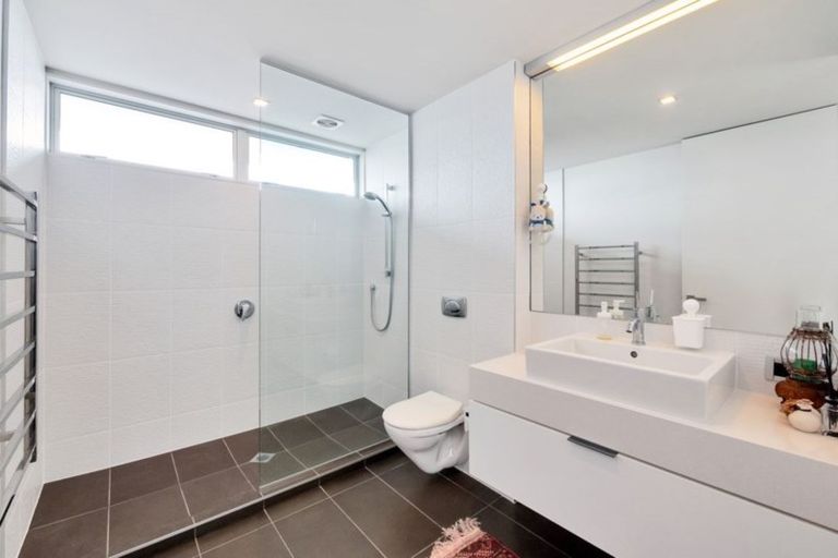 Photo of property in 1462 Whangaparaoa Road, Army Bay, Whangaparaoa, 0930