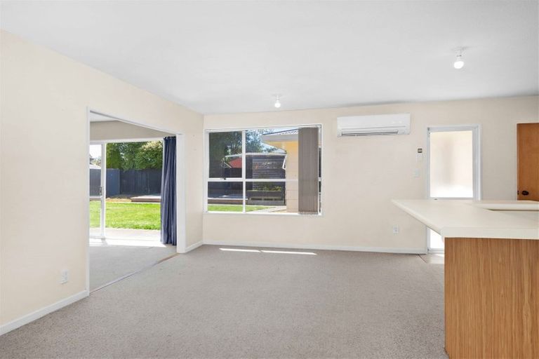 Photo of property in 16 Kruse Place, Redwood, Christchurch, 8051