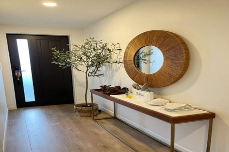 Photo of property in 41a Peach Road, Glenfield, Auckland, 0629