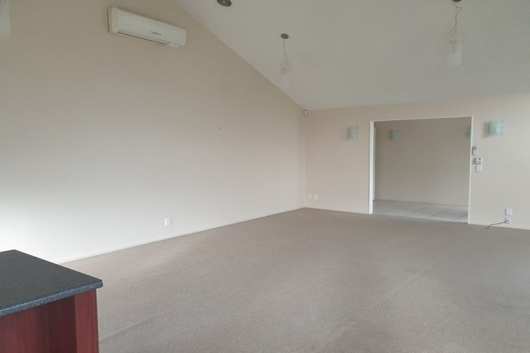 Photo of property in 37 Mcewen Crescent, Riverstone Terraces, Upper Hutt, 5018