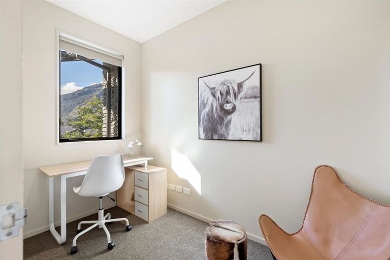 Photo of property in 42 Rere Road, Lake Hayes, Queenstown, 9304