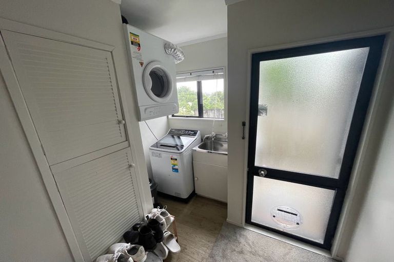 Photo of property in 2/191 Glenfield Road, Hillcrest, Auckland, 0627