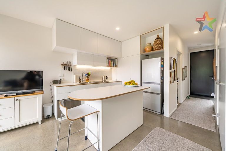 Photo of property in 21 Te Ara O Paetutu, Petone, Lower Hutt, 5012