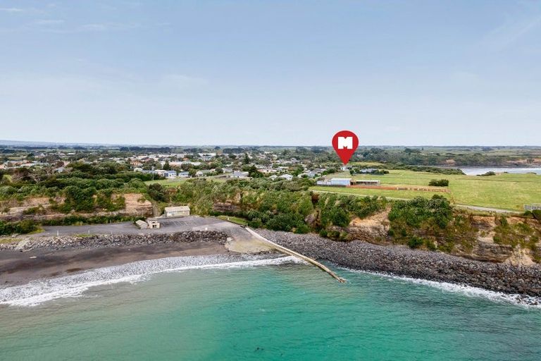 Photo of property in 11 Hector Place, Opunake, 4616