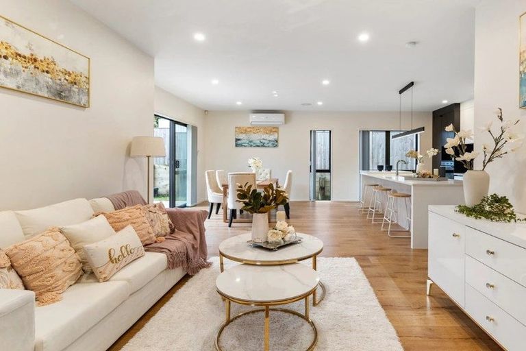 Photo of property in 2 Creswell Lane, Papakura, 2110