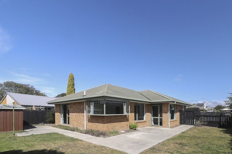 Photo of property in 2 Rue De La Mare, Parklands, Christchurch, 8083