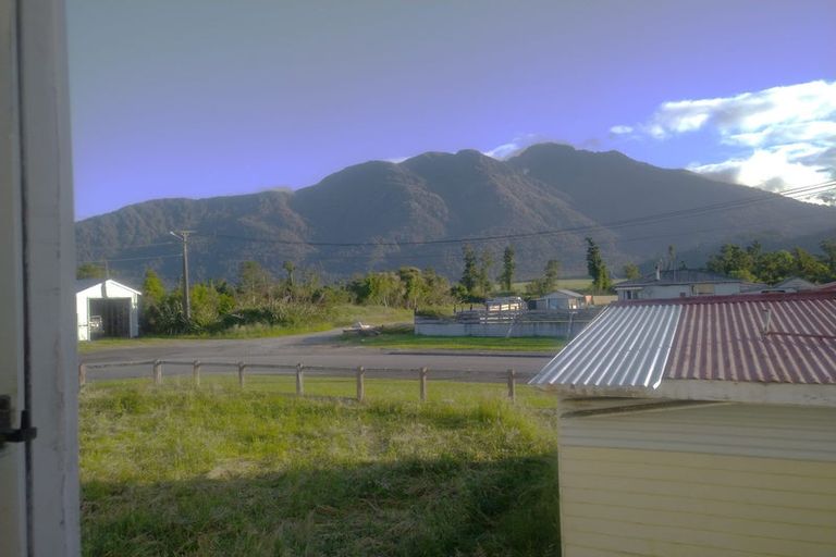 Photo of property in 2 Murray Street, Whataroa, 7886