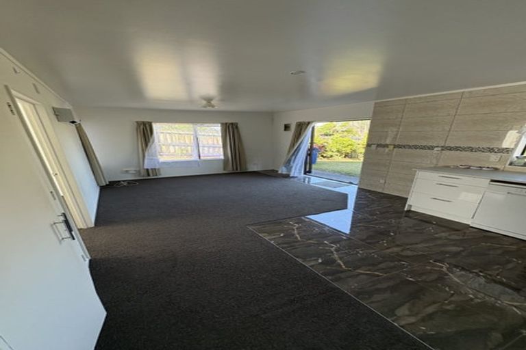 Photo of property in 63 Harmel Road, Glendene, Auckland, 0602