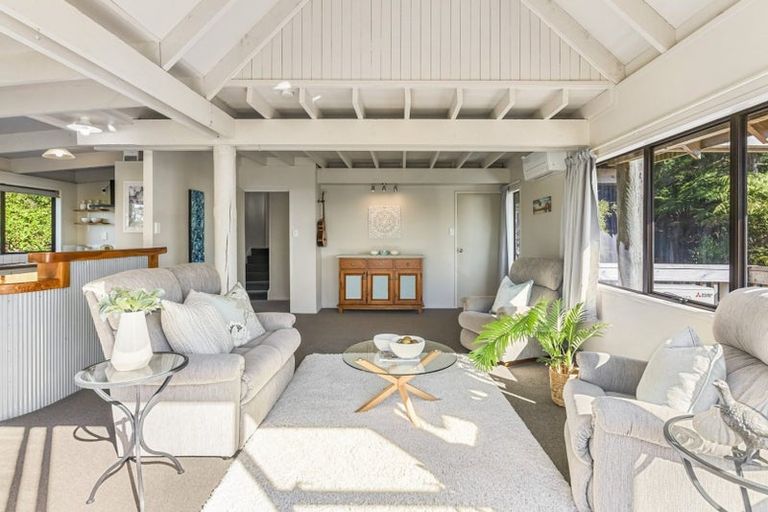 Photo of property in 25 Elliston Crescent, Stanmore Bay, Whangaparaoa, 0932