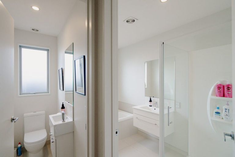 Photo of property in 1 Makomako Road, Wanaka, 9305