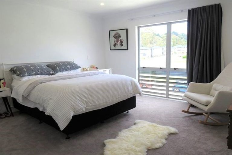 Photo of property in 20 Gilbert Hall Way, Swanson, Auckland, 0614