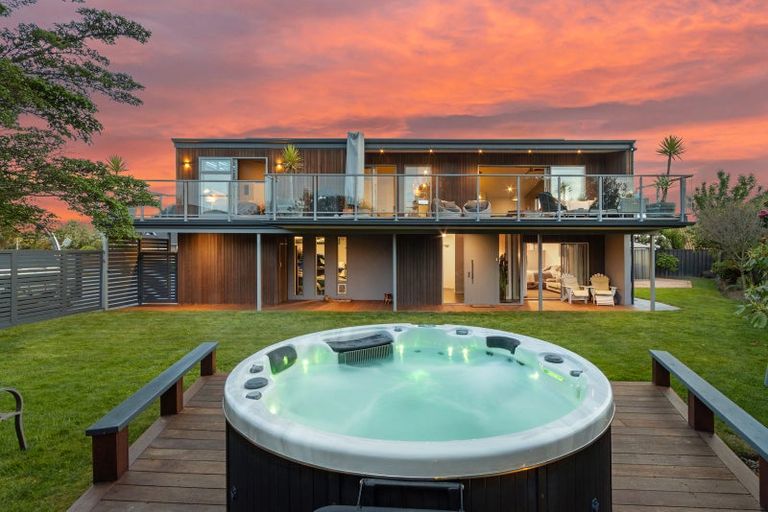 Photo of property in 19 Abbotts Place, Avonhead, Christchurch, 8042