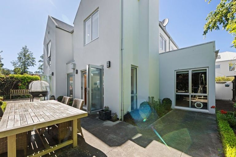 Photo of property in 35b Holly Road, St Albans, Christchurch, 8014